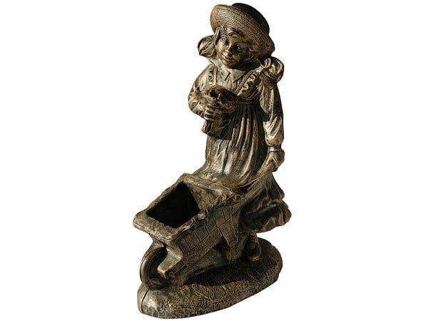 Саксија Девојче со Количка